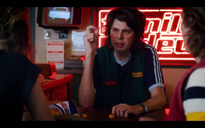 Cheetos and Family Video in Stranger Things - Season 3, Episode 8, "The Battle of Starcourt" (2019)