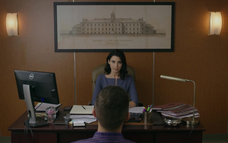 Dell Computer Monitor Used by Beth Dover in Orange Is the New Black (1)