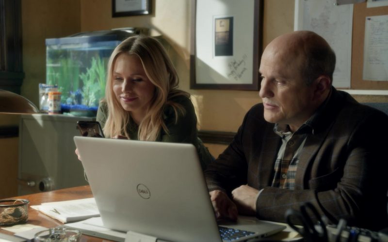 Dell Laptop Used by Enrico Colantoni & Kristen Bell in Veronica Mars (1)