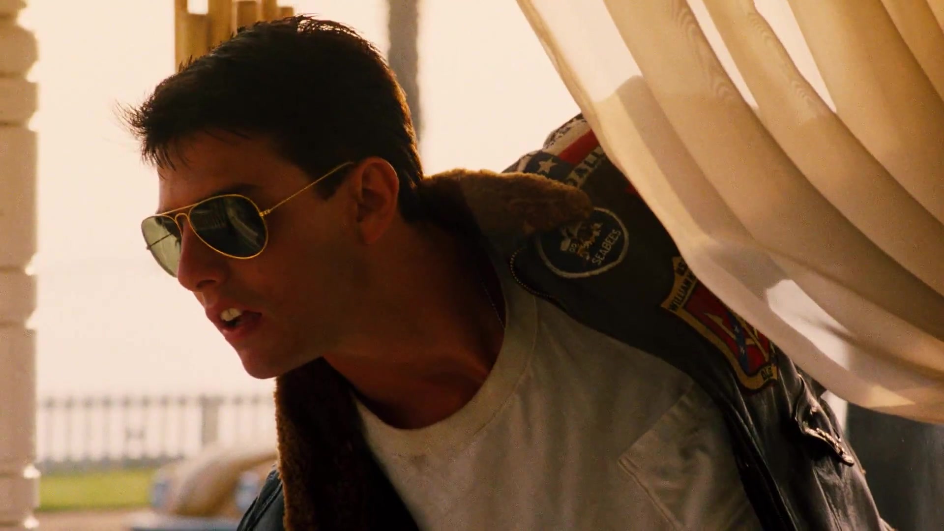 what sunglasses does tom cruise wear in maverick