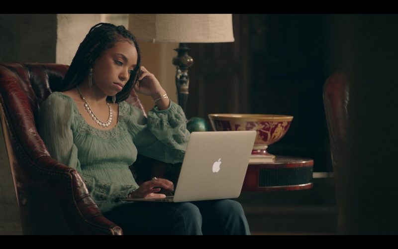 Apple MacBook Air Laptop Used by Logan Browning in Dear White People (1)