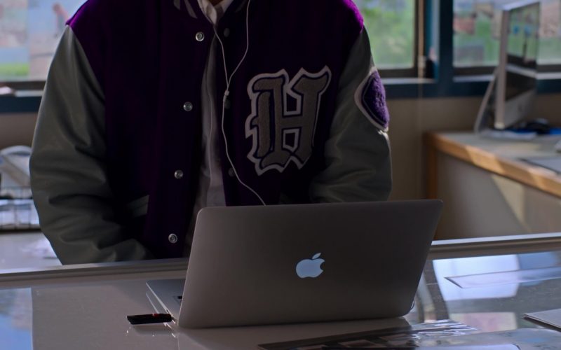 Apple MacBook Laptop Used by Justin Prentice as Bryce in 13 Reasons Why (1)