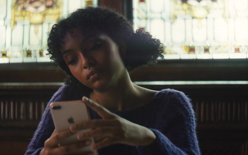 Apple iPhone Mobile Phone Held by Yara Shahidi in The Sun Is Also a Star (2019)
