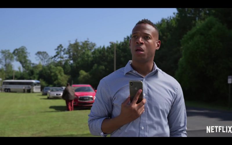 Apple iPhone Smartphone Used by Marlon Wayans in Sextuplets (2)