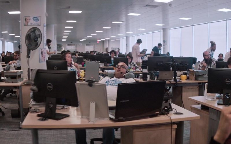 Dell All-In-One Computers and Samsung Notebook in Men in Black: International (2019)