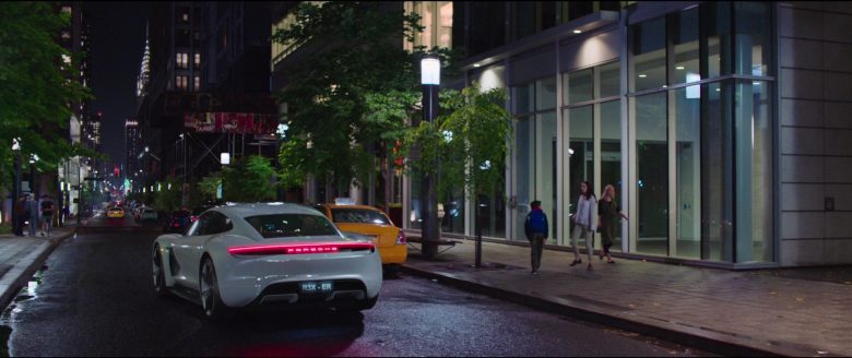 Porsche Mission E White Sports Car in Playmobil The Movie (2)