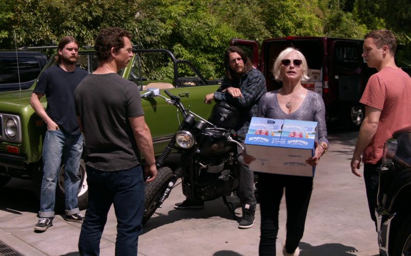 Seagram’s Escapes Cocktail Variety Pack Held by Ellen Barkin as Janine Cody in Animal Kingdom