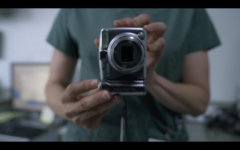 Canon Camera in Unbelievable – Season 1, Episode 1