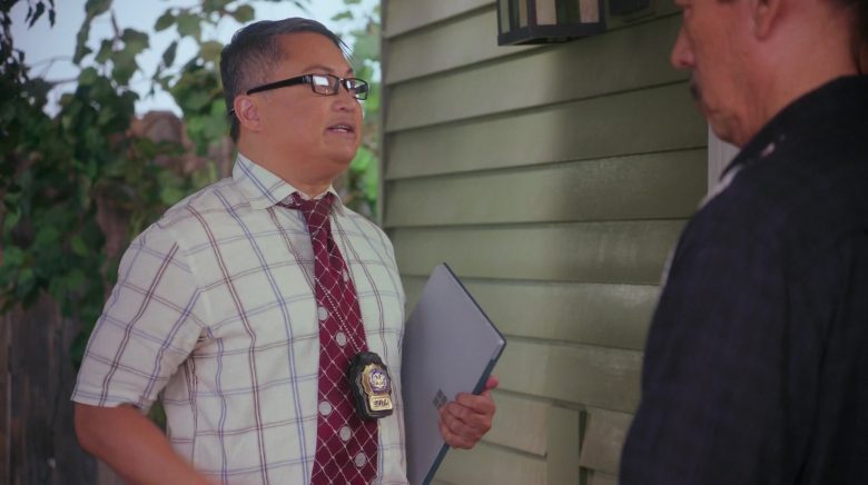 Microsoft Surface Tablet Used by Alec Mapa in Grand-Daddy Day Care (2)