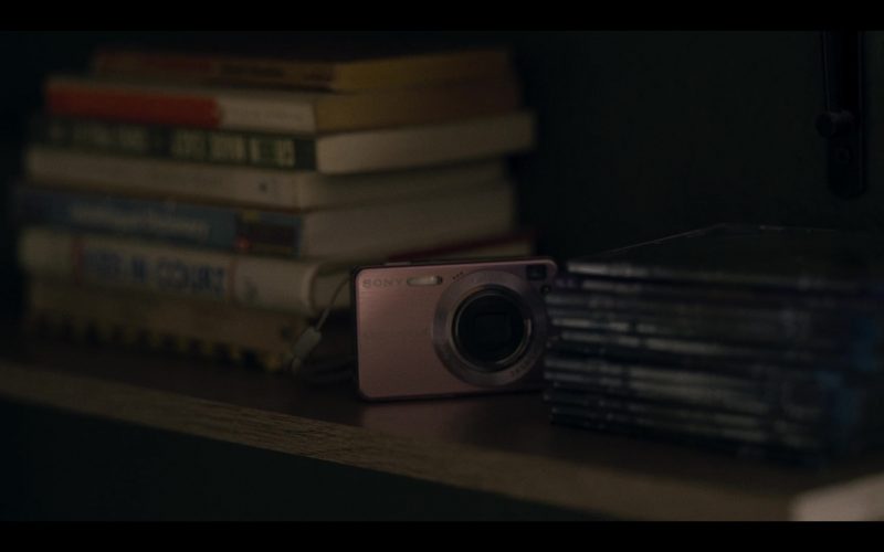 Sony Pink Camera in Unbelievable - Season 1, Episode 7 (2019)