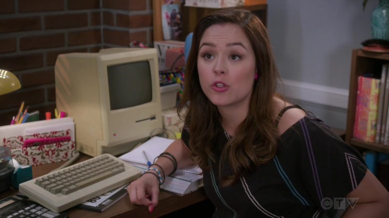 Apple Computer Used by Hayley Orrantia as Erica Dorothy Goldberg in The Goldbergs Season 7 Episode 4