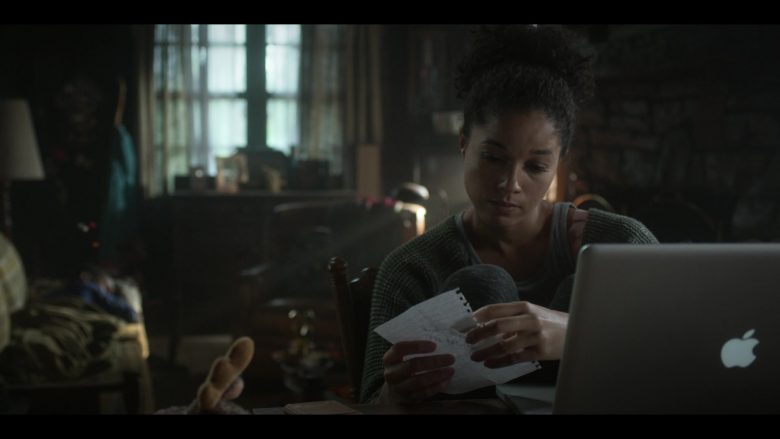 Apple MacBook Laptop Used by Alisha Wainwright as Nicole Warren in Raising Dion (3)