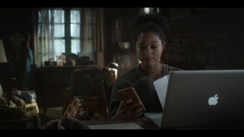 Apple MacBook Laptop Used by Alisha Wainwright as Nicole Warren in Raising Dion (4)