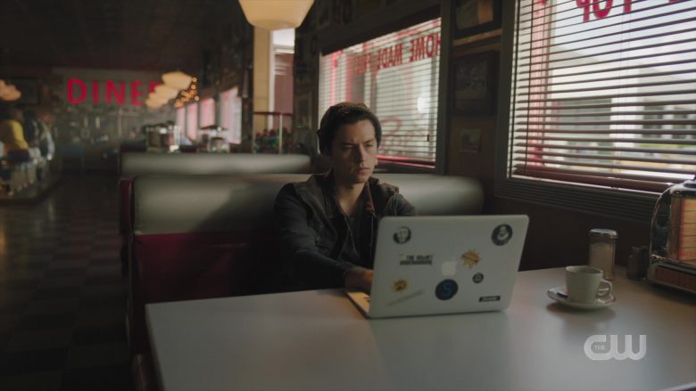 Apple MacBook Laptop Used by Cole Sprouse as Jughead Jones in Riverdale (1)