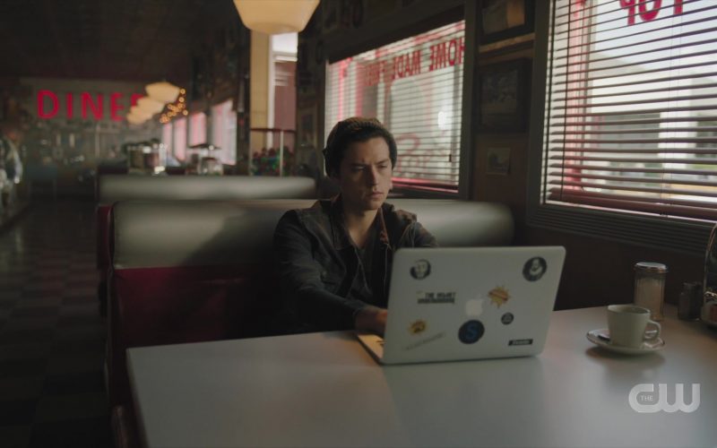 Apple MacBook Laptop Used by Cole Sprouse as Jughead Jones in Riverdale (1)