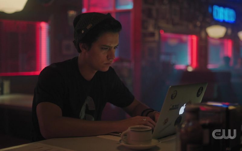 Apple MacBook Laptop Used by Cole Sprouse as Jughead Jones in Riverdale Season 4 Episode 2 (1)