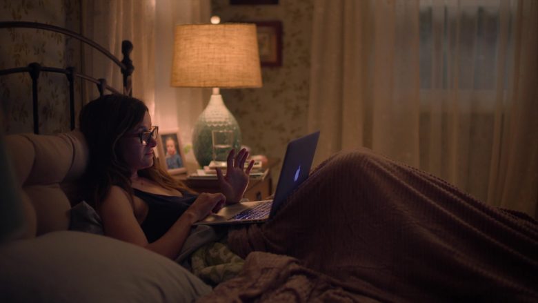 Apple MacBook Laptop Used by Kathryn Hahn as Eve in Mrs. Fletcher Season 1 Episode 1 Empty Best