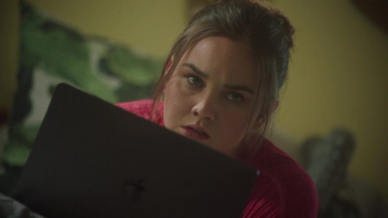 Apple MacBook Laptop Used by Liana Liberato as McKenna Brady in Light as a Feather (2)