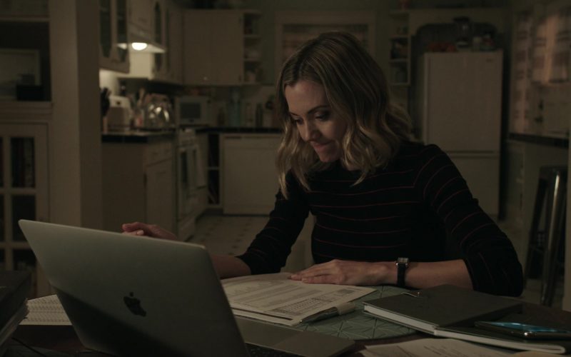 Apple MacBook Laptop Used by Megan Stevenson as April Quinn in Get Shorty (1)