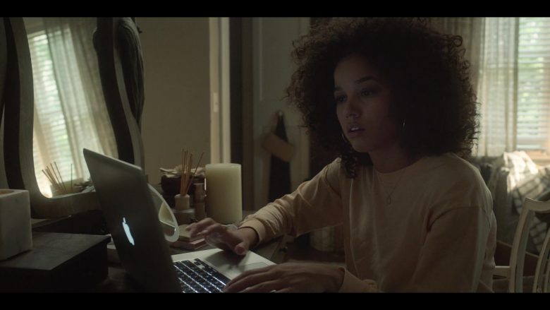 Apple MacBook Pro Laptop Used by Alisha Wainwright as Nicole Warren in Raising Dion (1)