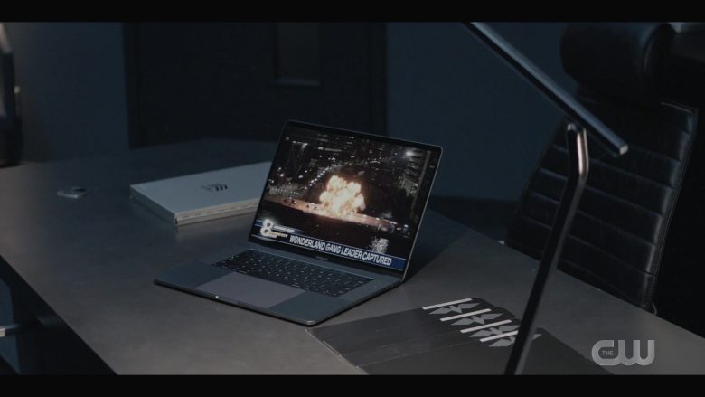 Apple MacBook Pro Laptop in Batwoman Season 1 Episode 3 Down Down Down (2019)