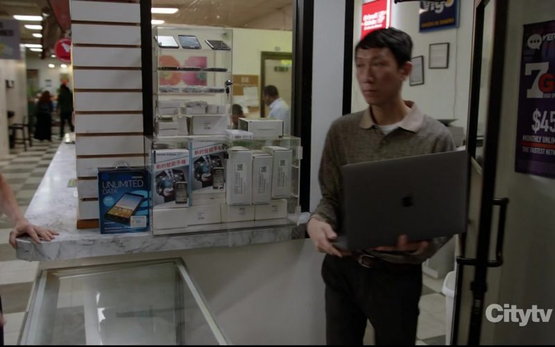 Apple MacBook Pro Laptop in Chicago P.D. Season 7 Episode 3 Familia (1)