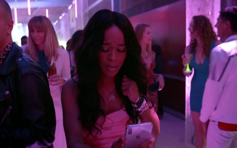 Apple iPhone Mobile Phone Used by Serayah McNeill as Tiana Brown in Empire (4)