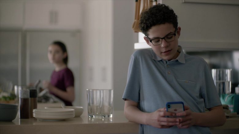 Apple iPhone Mobile Phone in The Affair Season 5 Episode 8