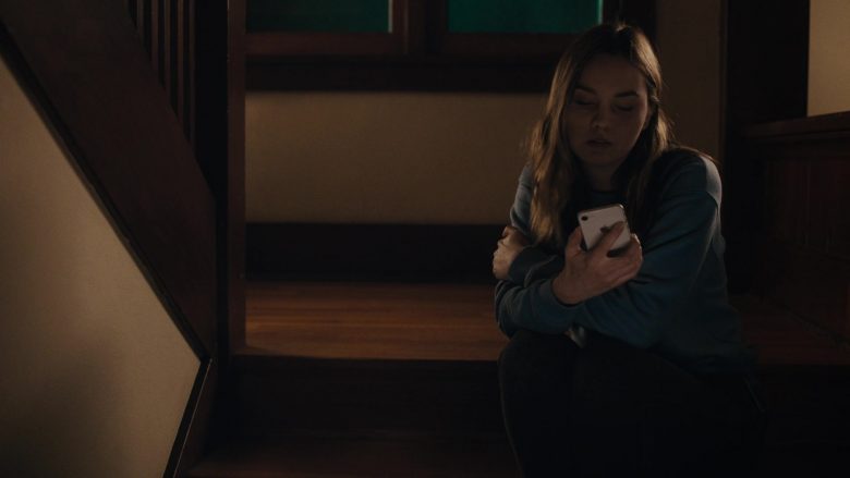 Apple iPhone Smartphone Held by Liana Liberato as McKenna Brady in Light as a Feather