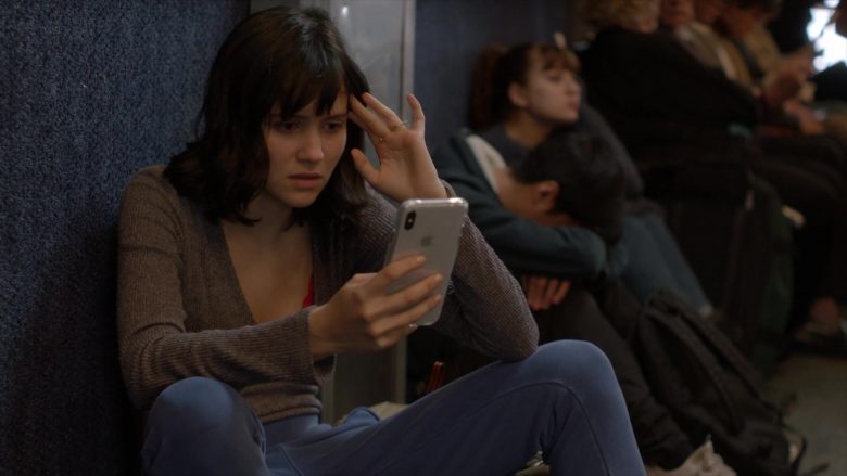 Apple iPhone Smartphone Used by Julia Goldani Telles as Whitney Solloway in The Affair (2)