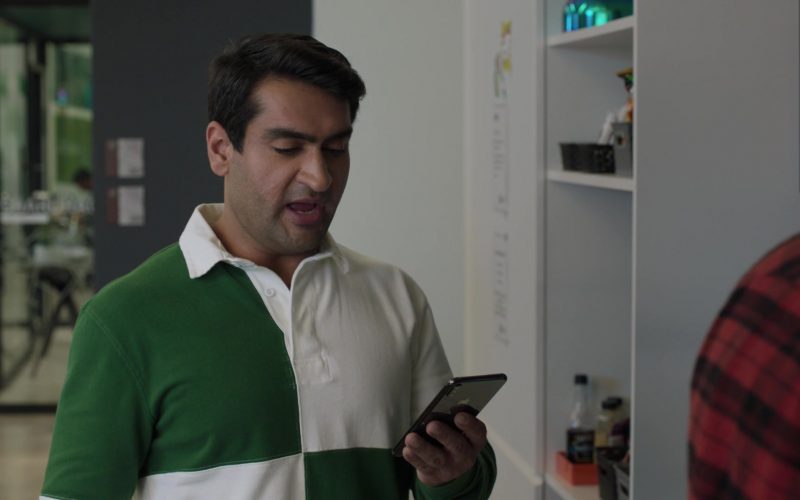 Apple iPhone Smartphone Used by Kumail Nanjiani as Dinesh Chugtai in Silicon Valley Season 6 Episode 1