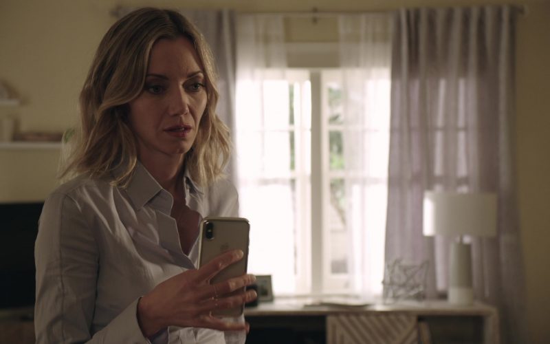 Apple iPhone Smartphone Used by Megan Stevenson as April Quinn in Get Shorty Season 3 Episode 3