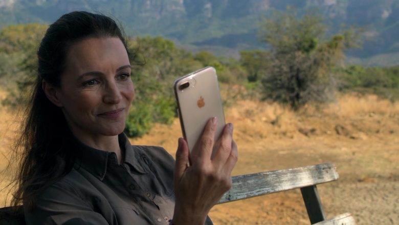Apple iPhone White Smartphone Used by Kristin Davis in Holiday In The Wild (1)
