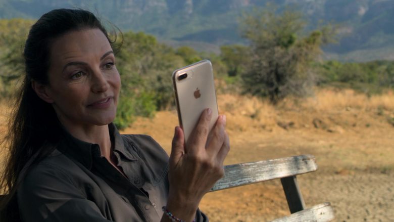 Apple iPhone White Smartphone Used by Kristin Davis in Holiday In The Wild (2)