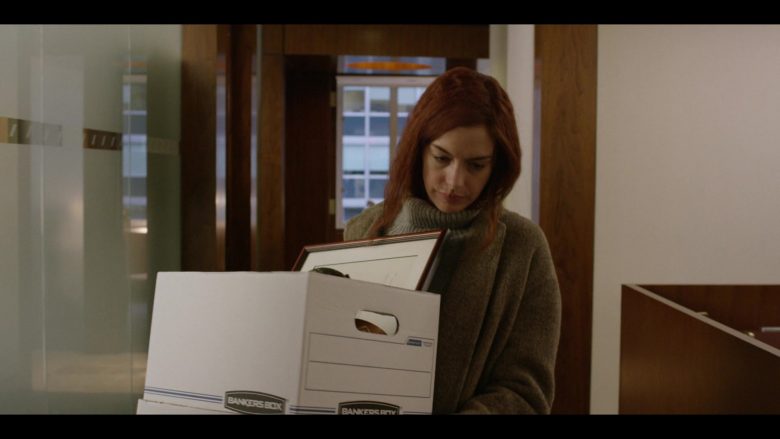 Bankers Box Held by Anne Hathaway as Lexi in Modern Love Season 1 Episode 3 (1)