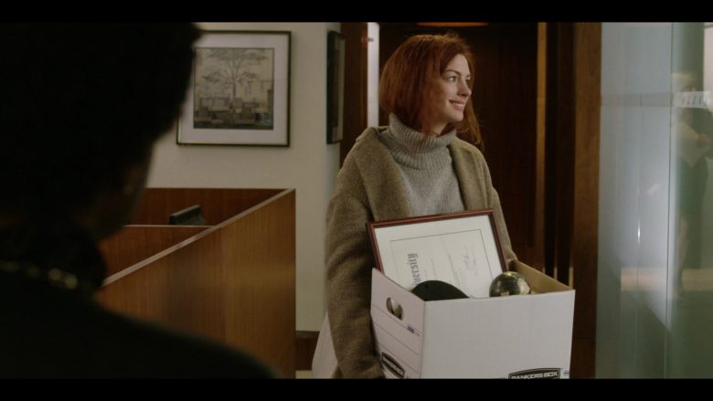 Bankers Box Held by Anne Hathaway as Lexi in Modern Love Season 1 Episode 3 (2)