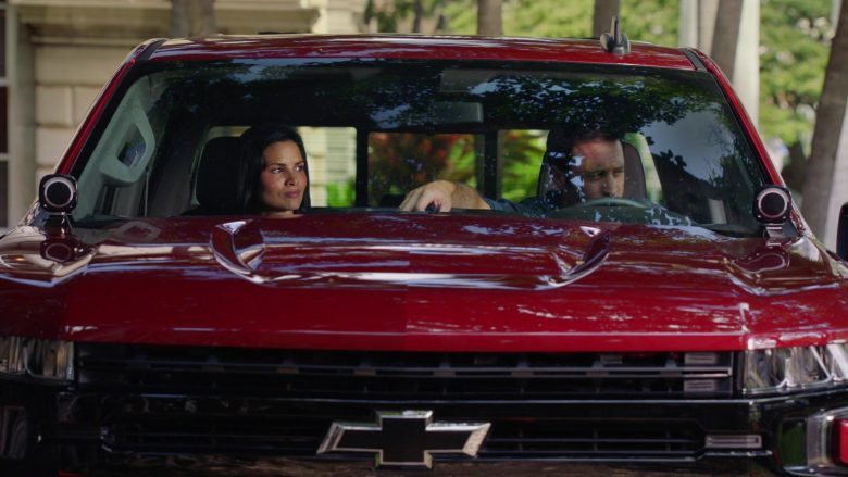 Chevrolet Silverado Red Car in Hawaii Five-0 Season 10 Episode 3 (5)