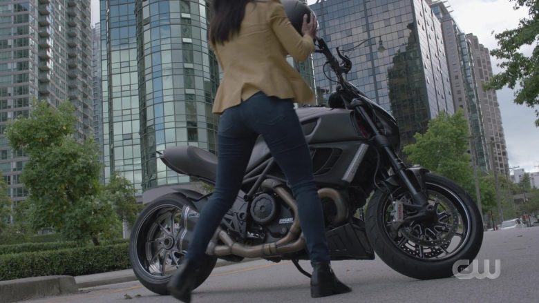 Ducati Motorcycle in Supergirl Season 5 Episode 2 (2)