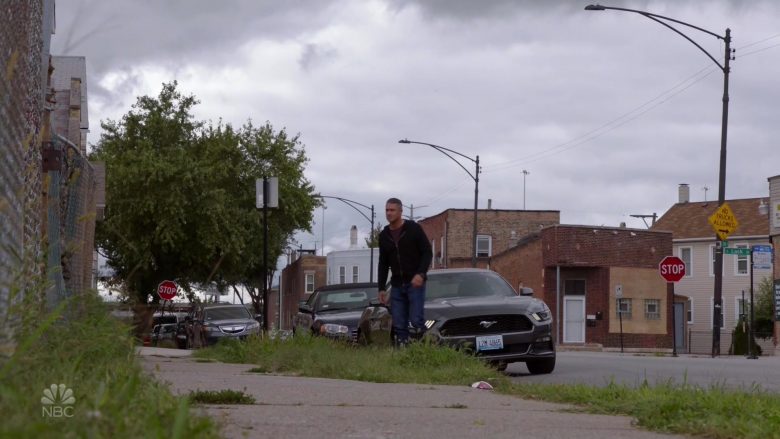 Ford Mustang Car in Chicago Fire Season 8 Episode 5 Buckle Up (2)