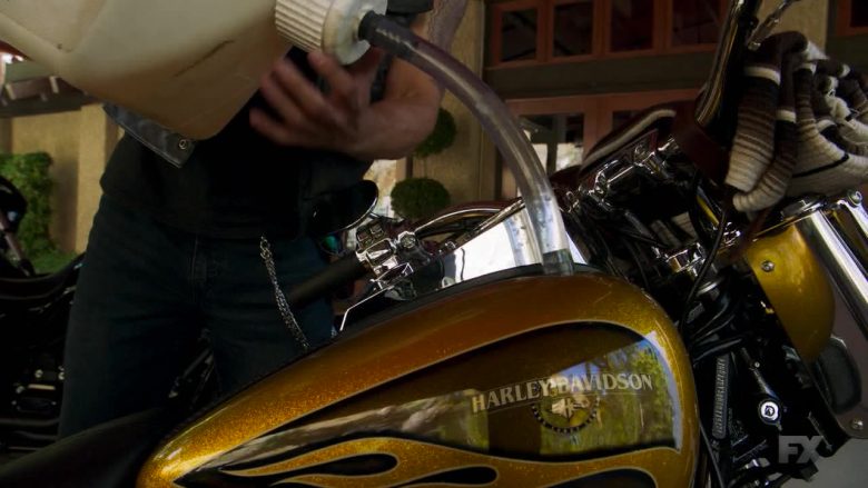 Harley-Davidson Motorcycle in Mayans M.C. Season 2 Episode 8 Kukulkan