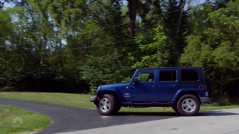 Jeep Wrangler Blue Car in Chicago Fire (2)