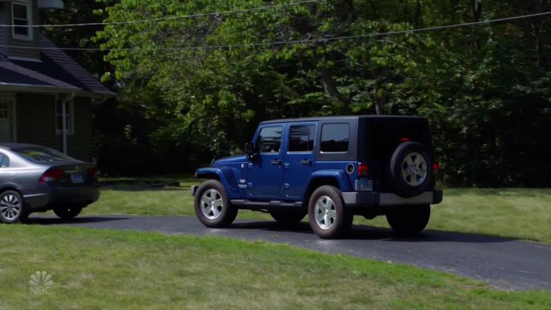 Jeep Wrangler Blue Car in Chicago Fire (3)