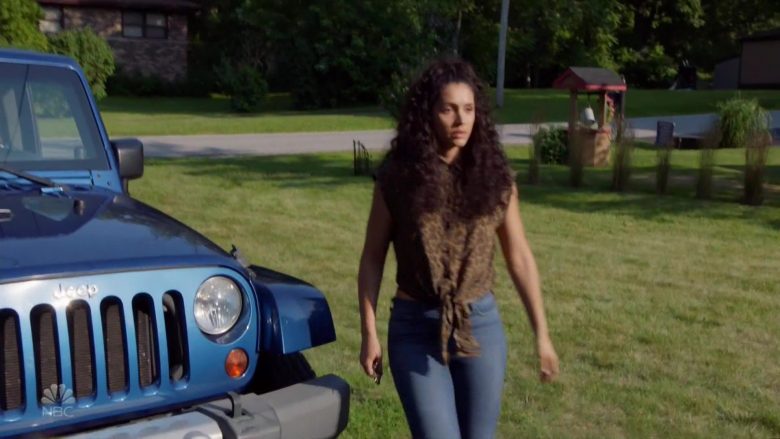 Jeep Wrangler Blue Car in Chicago Fire (4)