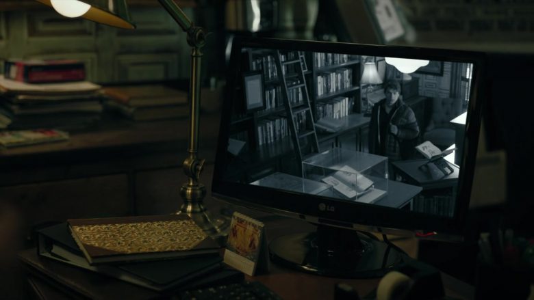 LG Monitor in Mr. Mercedes (1)