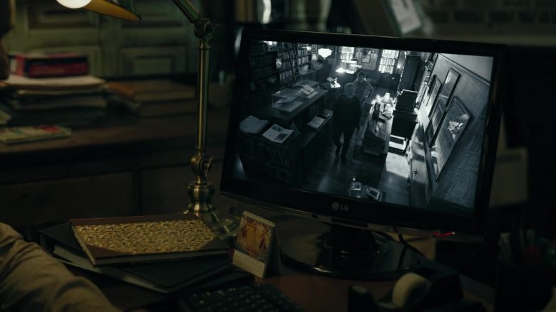 LG Monitor in Mr. Mercedes (2)