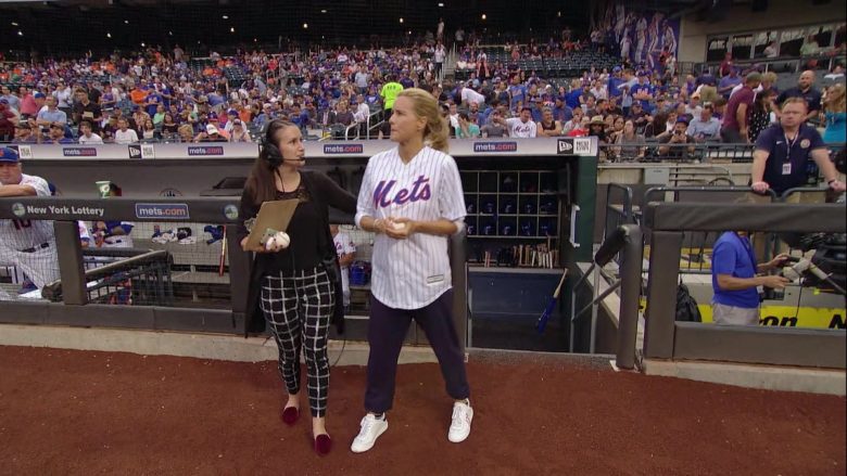 Mets Shirt Worn by Téa Leoni as Elizabeth ‘Bess’ Adams McCord in Madam Secretary Season 6 Episode 2 (5)