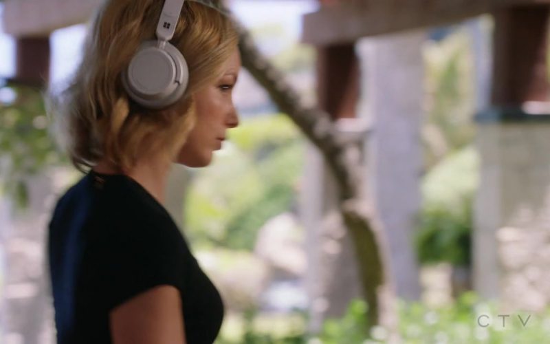 Microsoft Surface Headphones Used by Perdita Weeks as Juliet Higgins in Magnum P.I. (1)