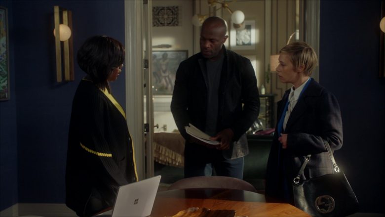 Microsoft Surface Notebook and Gucci Handbag Used by Liza Weil as Bonnie Winterbottom in How to Get Away wi (1)