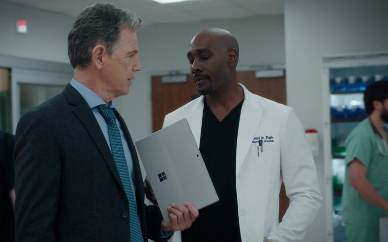 Microsoft Surface Tablet Used by Bruce Greenwood as Randolph Bell in The Resident (1)