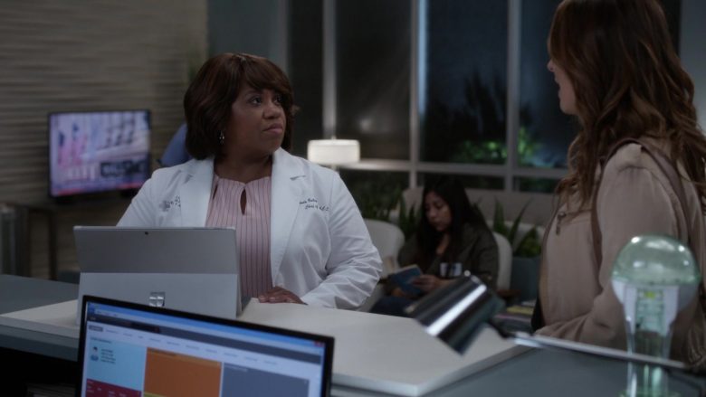 Microsoft Surface Tablet Used by Chandra Wilson as Miranda Bailey in Grey's Anatomy (2)